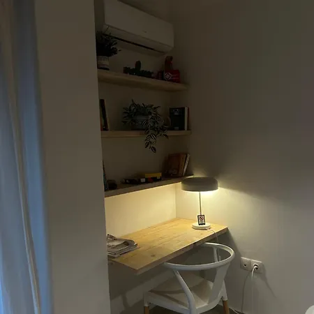 Anastasios' Artwork Apartamento